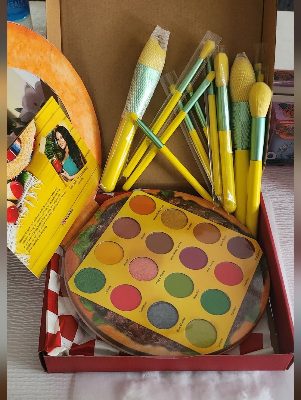 Yellow Makeup Brush Set DOCOLOR and GLAMLITE BURGER PALETTE.